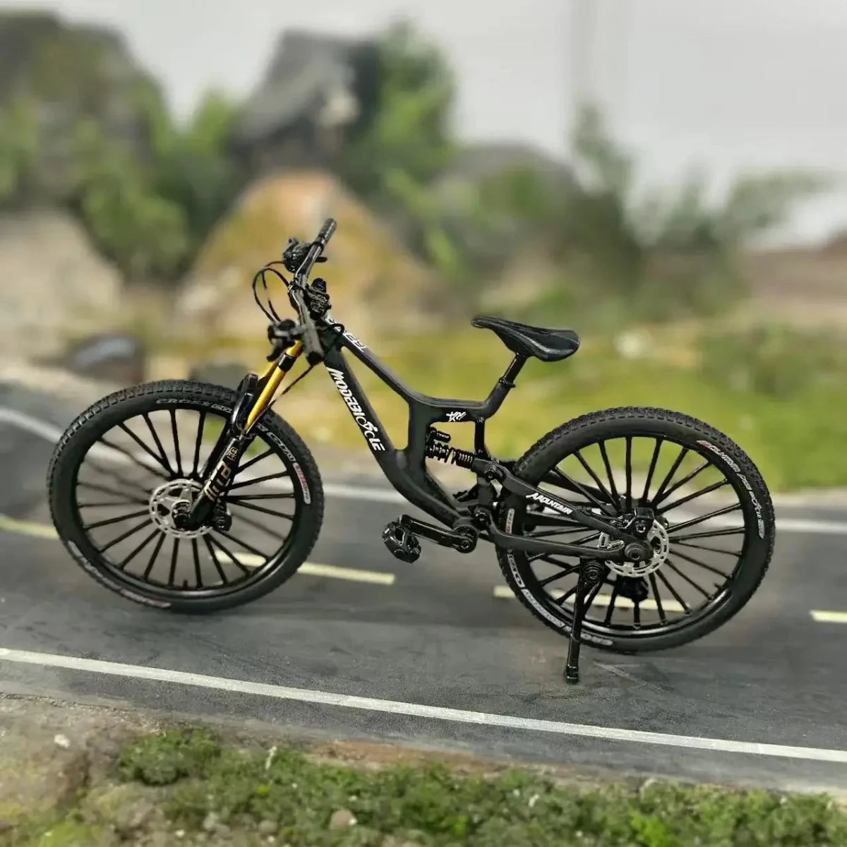 1:8 Alloy mountain bike model with base - features realistic gears and dual suspension, perfect for cycling enthusiasts - FashionN hub