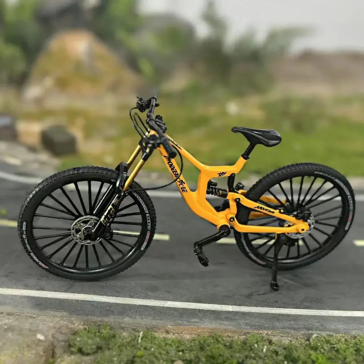 1:8 Alloy mountain bike model with base - features realistic gears and dual suspension, perfect for cycling enthusiasts - FashionN hub